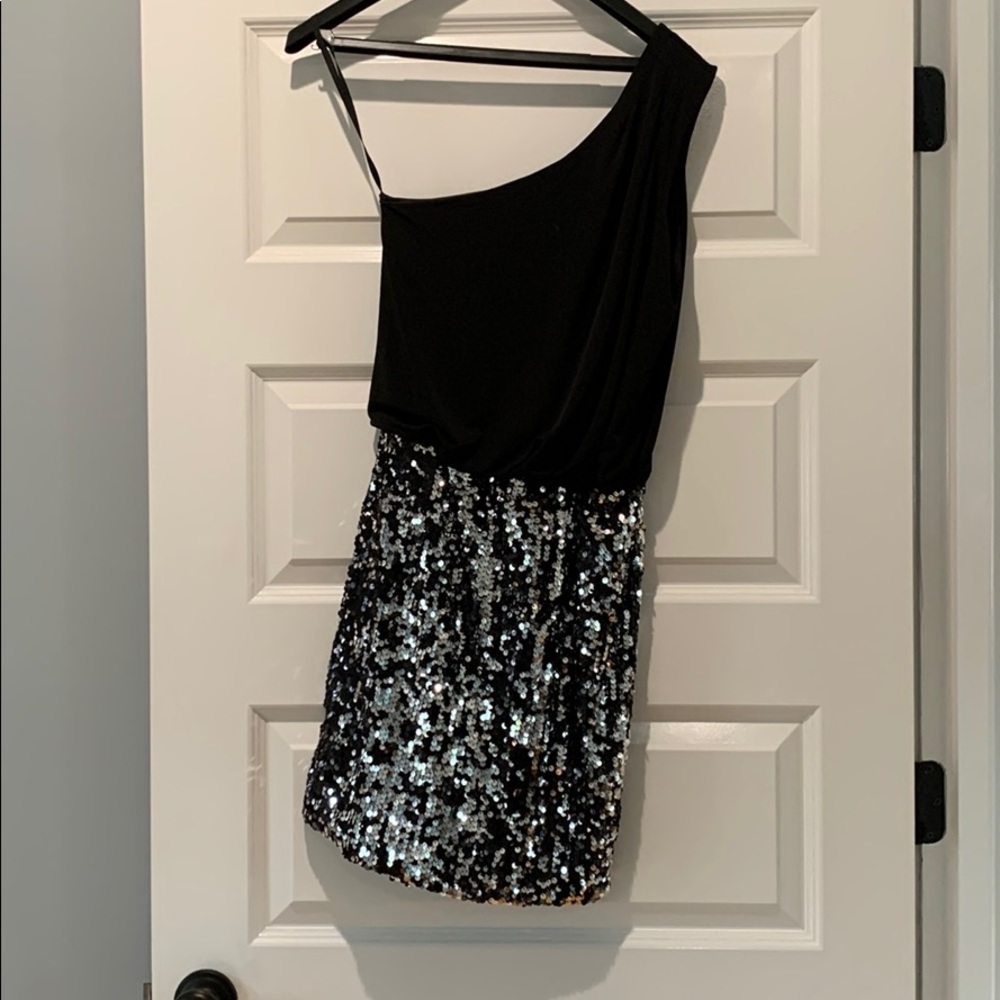 One shoulder sequin party dress